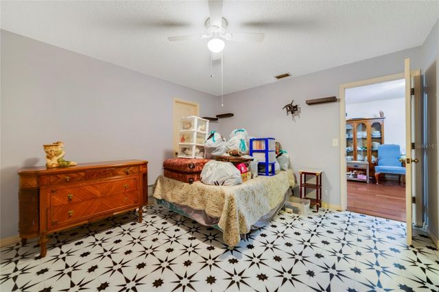 906 VILLAGE GREEN ROAD, Deland, FL 32720