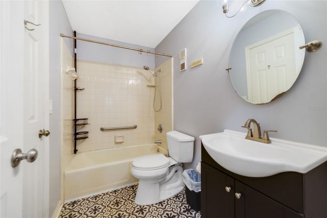 906 VILLAGE GREEN ROAD, Deland, FL 32720