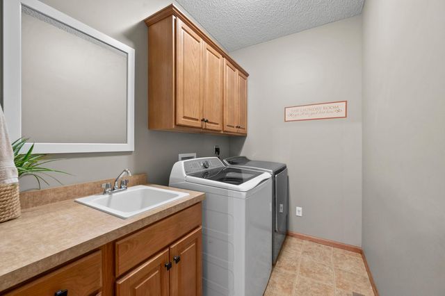 989 Danube Avenue, Shakopee, MN 55379