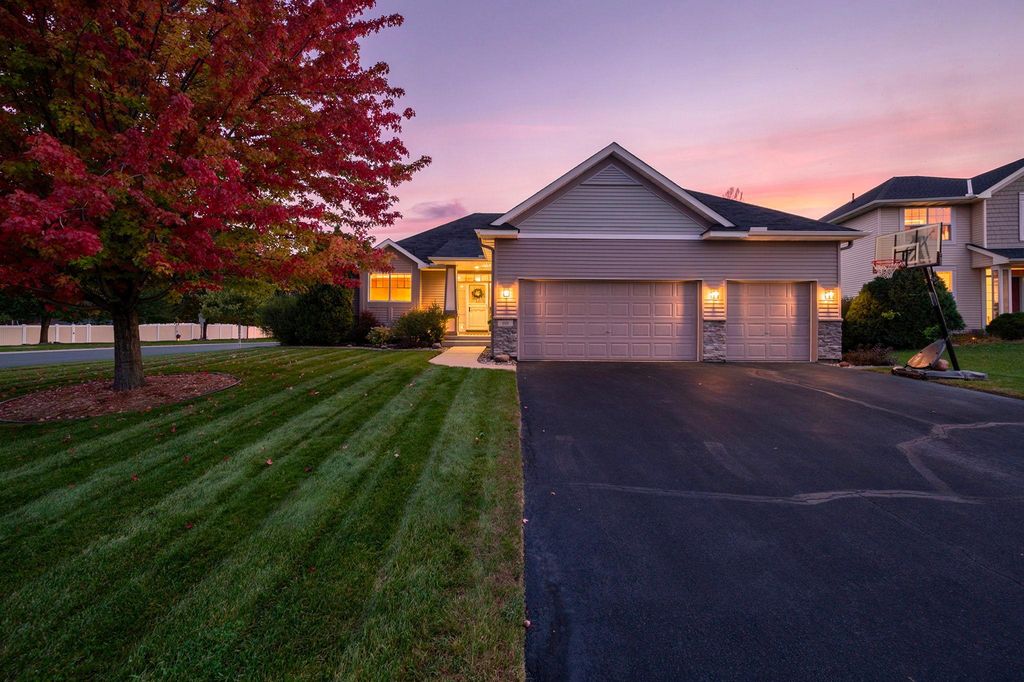 989 Danube Avenue, Shakopee, MN 55379