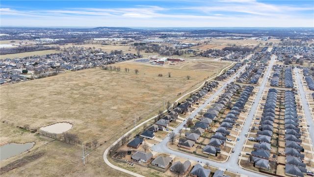 6003 36th Street, Rogers, AR 72758