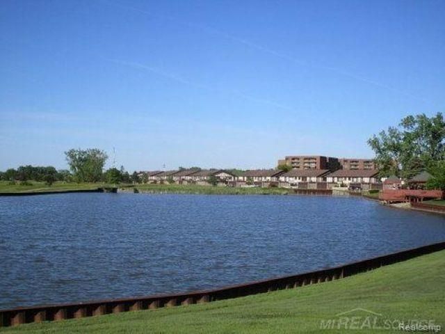507 Country Club Drive, St Clair Shores, MI 48082