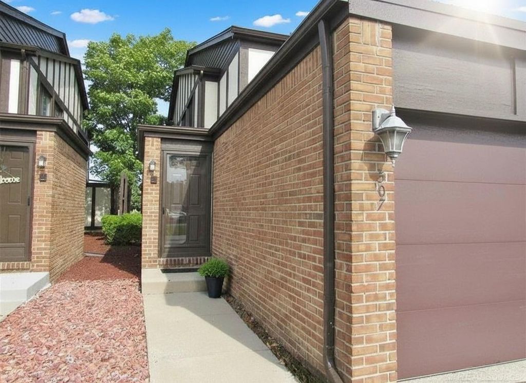 507 Country Club Drive, St Clair Shores, MI 48082