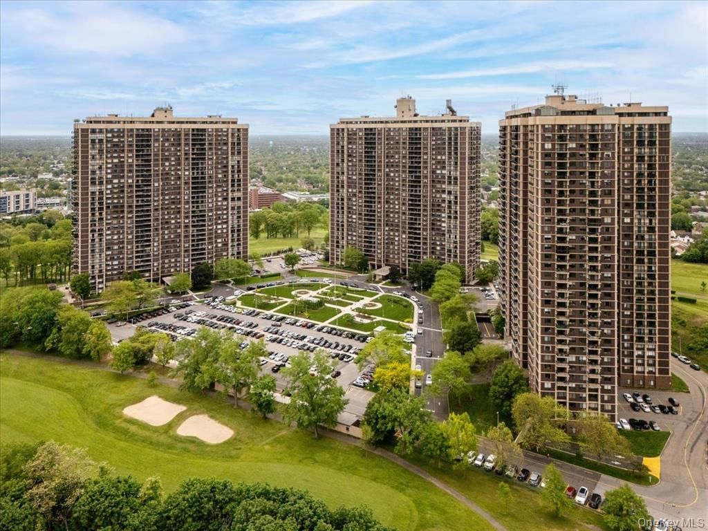 26910 Grand Central Pkwy Apt 30N, New York City, NY 11005