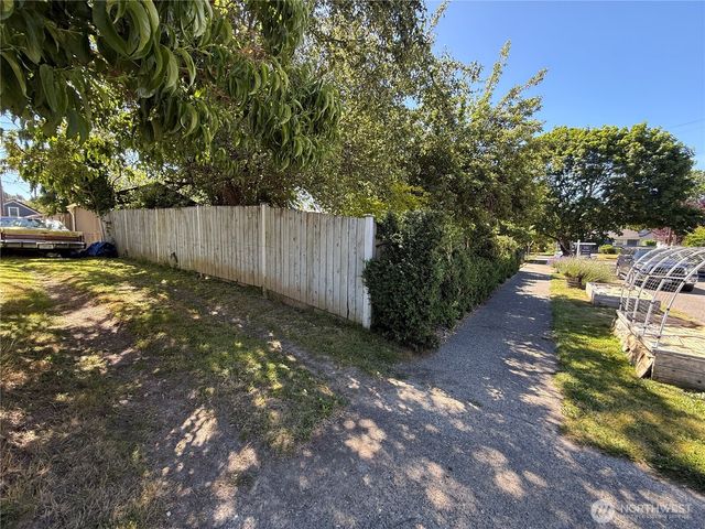 5050 50th Avenue SW, Seattle, WA 98136