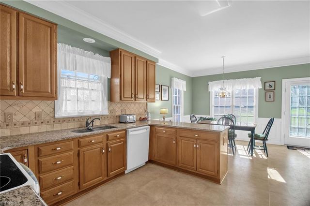 8115 Glengarriff Road, Clemmons, NC 27012