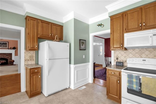 8115 Glengarriff Road, Clemmons, NC 27012