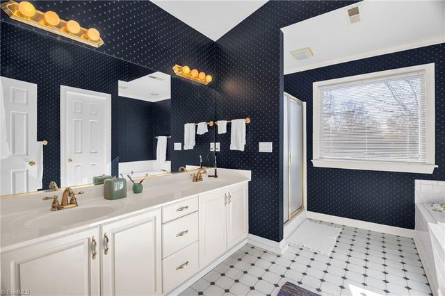 8115 Glengarriff Road, Clemmons, NC 27012