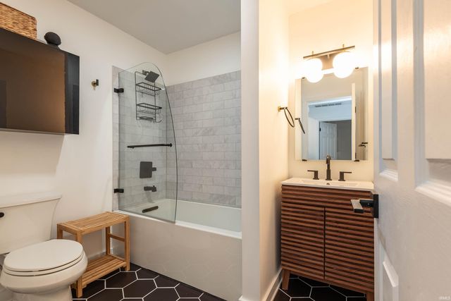 9401 S Pointe Retreat Drive, Bloomington, IN 47401