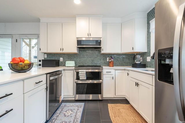 9401 S Pointe Retreat Drive, Bloomington, IN 47401