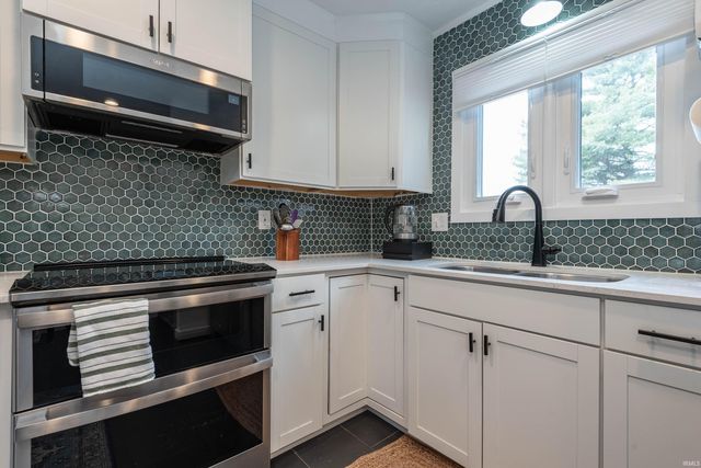9401 S Pointe Retreat Drive, Bloomington, IN 47401