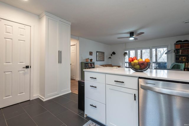 9401 S Pointe Retreat Drive, Bloomington, IN 47401