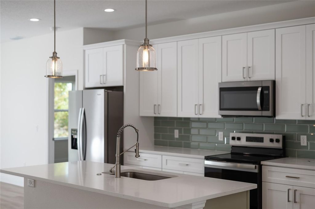 Image 7 of property listing at 144 11TH AVENUE, Osteen, FL 32764