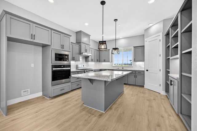 900 Acadia Ct, Roseville, CA 95747