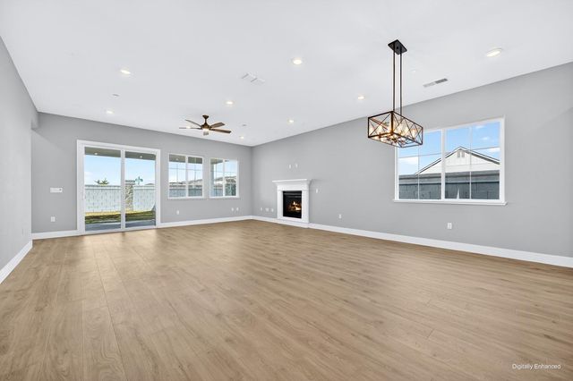 900 Acadia Ct, Roseville, CA 95747