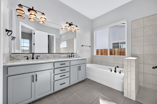 900 Acadia Ct, Roseville, CA 95747