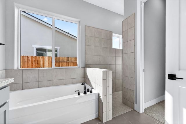 900 Acadia Ct, Roseville, CA 95747