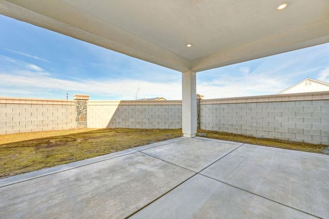 900 Acadia Ct, Roseville, CA 95747