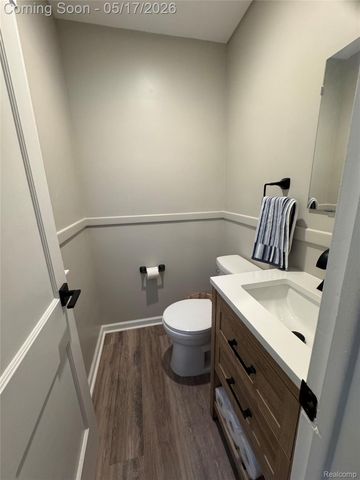 19242 Raymond Street, Grosse Pointe Woods, MI 48236