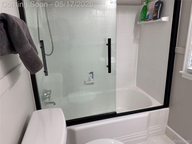 19242 Raymond Street, Grosse Pointe Woods, MI 48236