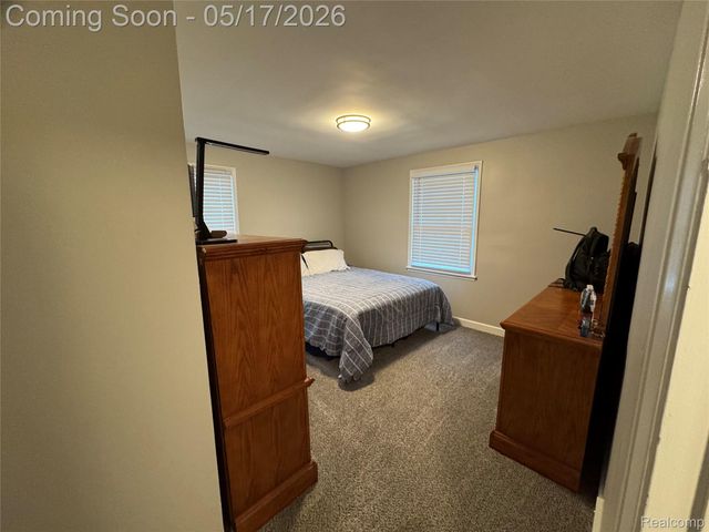 19242 Raymond Street, Grosse Pointe Woods, MI 48236