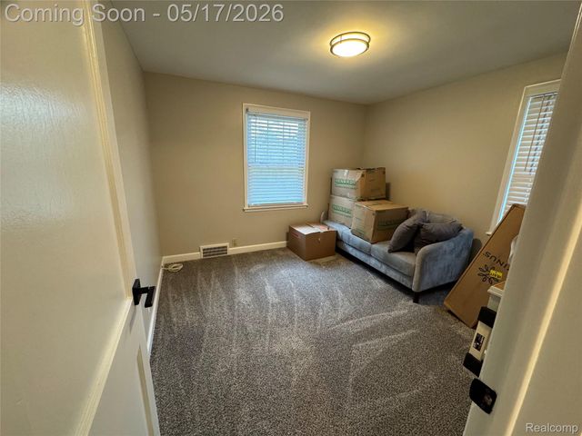 19242 Raymond Street, Grosse Pointe Woods, MI 48236