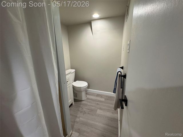 19242 Raymond Street, Grosse Pointe Woods, MI 48236