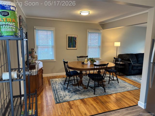 19242 Raymond Street, Grosse Pointe Woods, MI 48236