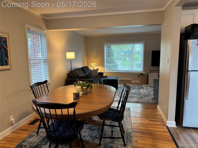 19242 Raymond Street, Grosse Pointe Woods, MI 48236