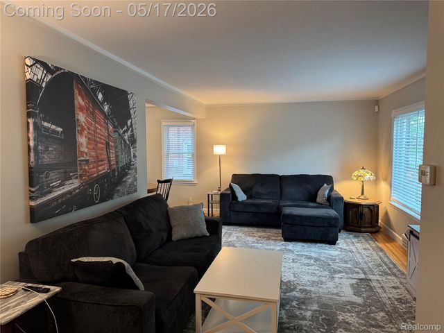 19242 Raymond Street, Grosse Pointe Woods, MI 48236