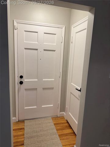 19242 Raymond Street, Grosse Pointe Woods, MI 48236