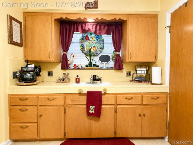 11695 McDougall Street, Hamtramck, MI 48212