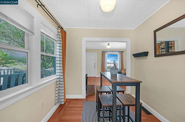 425 Bay St, Crockett, CA 94525