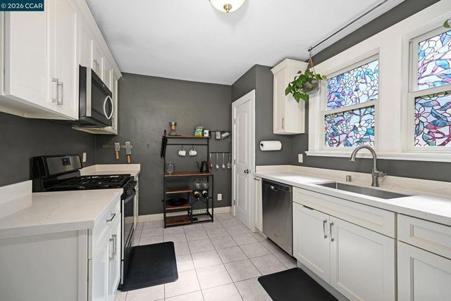 425 Bay St, Crockett, CA 94525
