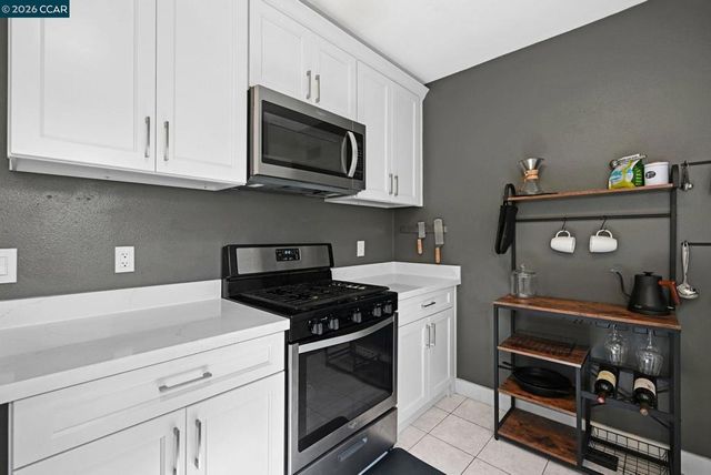 425 Bay St, Crockett, CA 94525