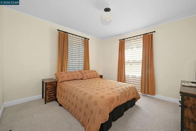 425 Bay St, Crockett, CA 94525