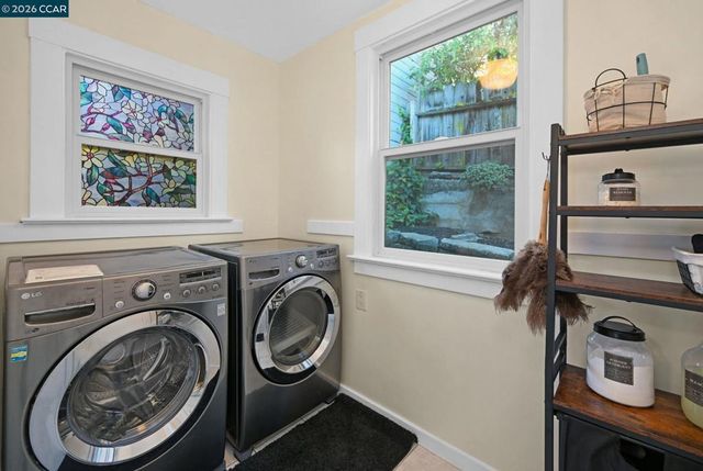 425 Bay St, Crockett, CA 94525