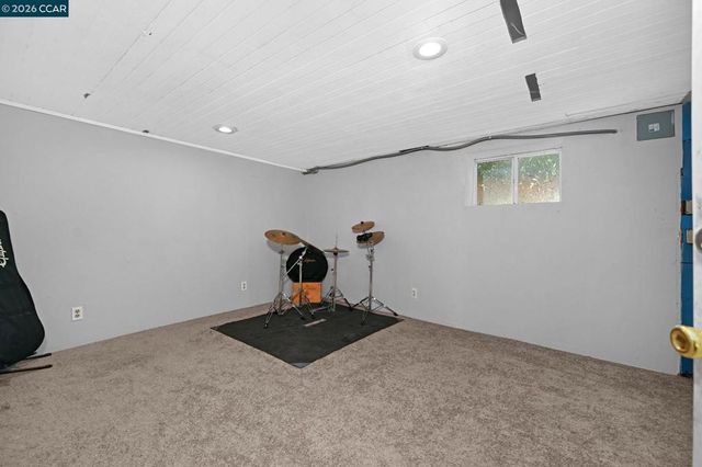 425 Bay St, Crockett, CA 94525