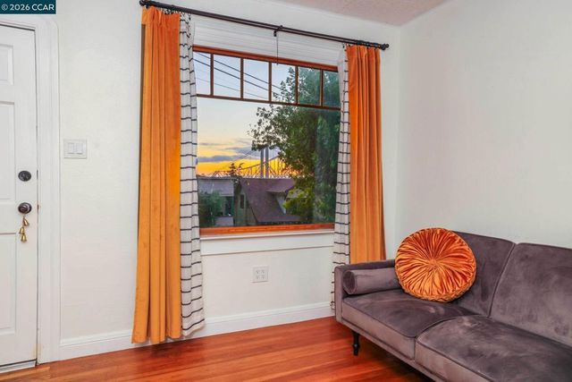 425 Bay St, Crockett, CA 94525