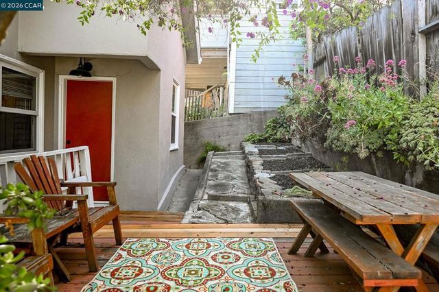 425 Bay St, Crockett, CA 94525