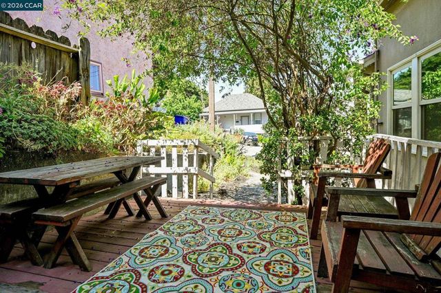 425 Bay St, Crockett, CA 94525