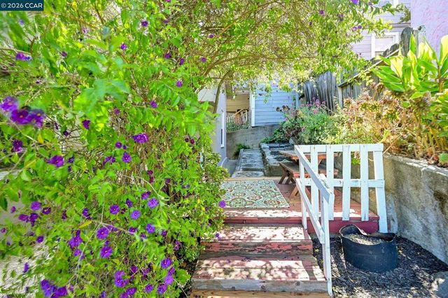 425 Bay St, Crockett, CA 94525