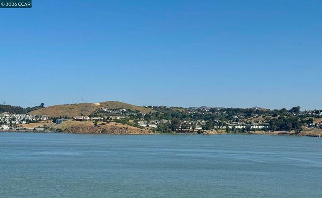 425 Bay St, Crockett, CA 94525