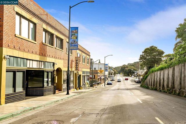 425 Bay St, Crockett, CA 94525