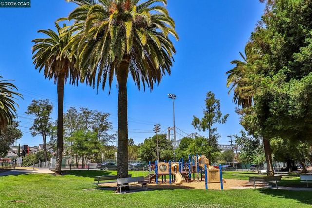 425 Bay St, Crockett, CA 94525