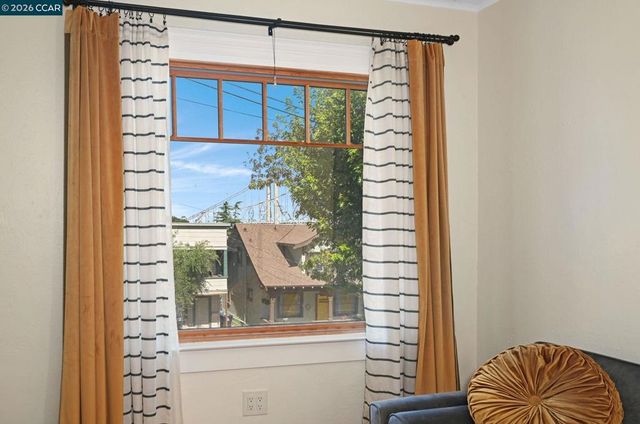 425 Bay St, Crockett, CA 94525
