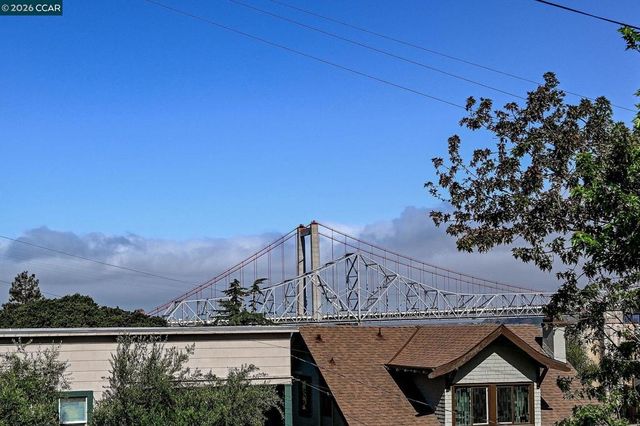 425 Bay St, Crockett, CA 94525