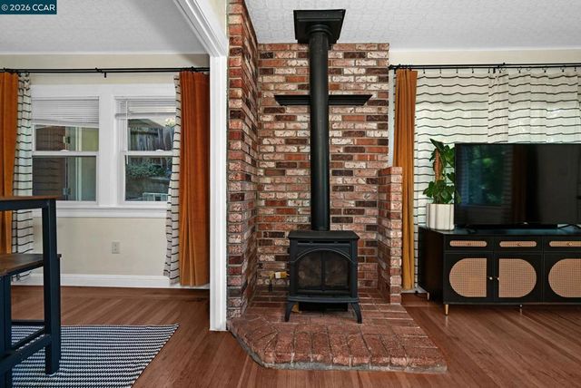 425 Bay St, Crockett, CA 94525