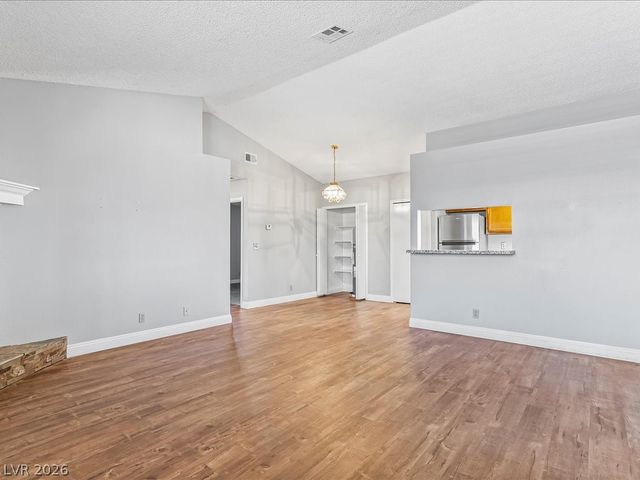 5861 Medallion Drive 202, Las Vegas, NV 89122