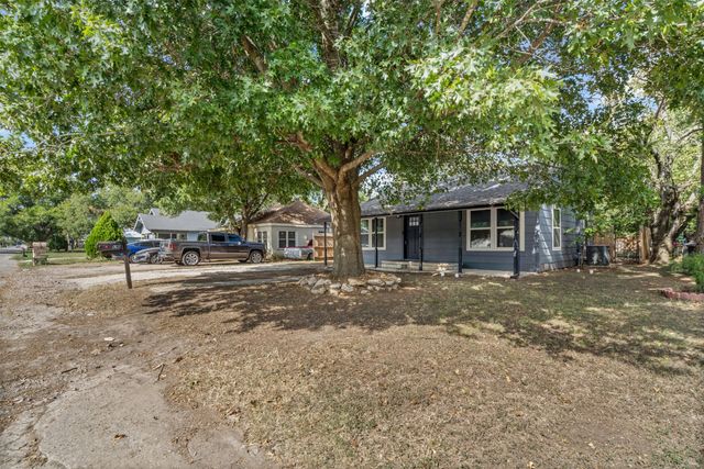 308 Poindexter Avenue, Cleburne, TX 76033